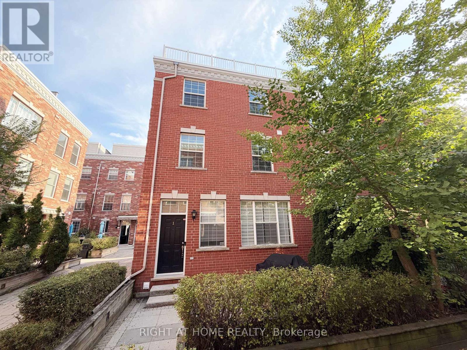1 FAIRHEAD MEWS, Toronto (East End-Danforth) — photo 2