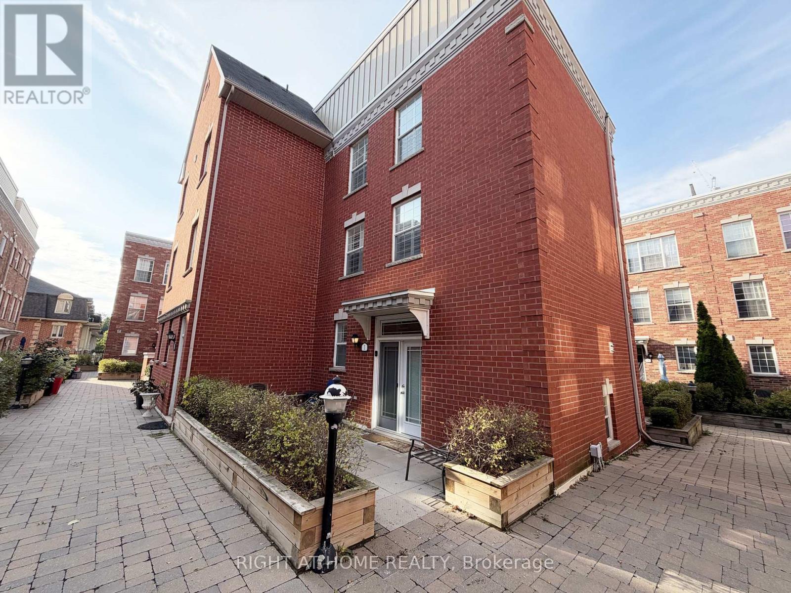 1 FAIRHEAD MEWS, Toronto (East End-Danforth) — photo 3