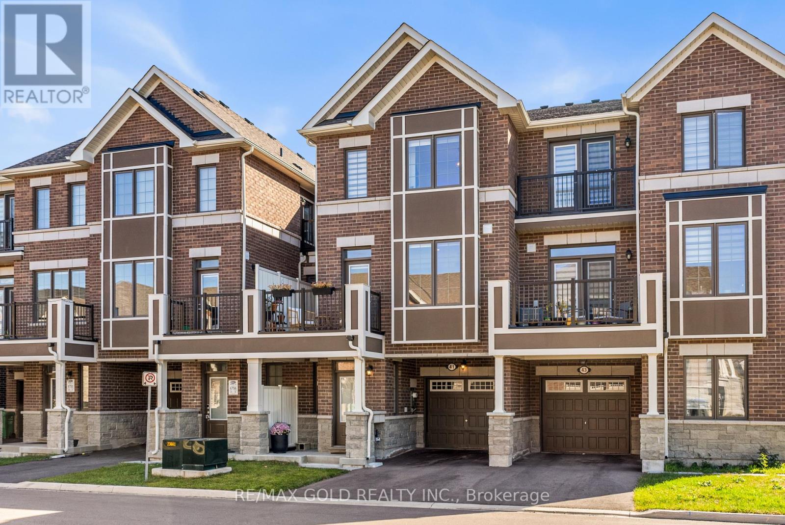 41 Keppel Circle, Brampton, ON photo 2