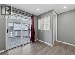 4pc Bathroom - 935 Madeira Way Ne, Calgary, AB T2A5T3 Photo 6