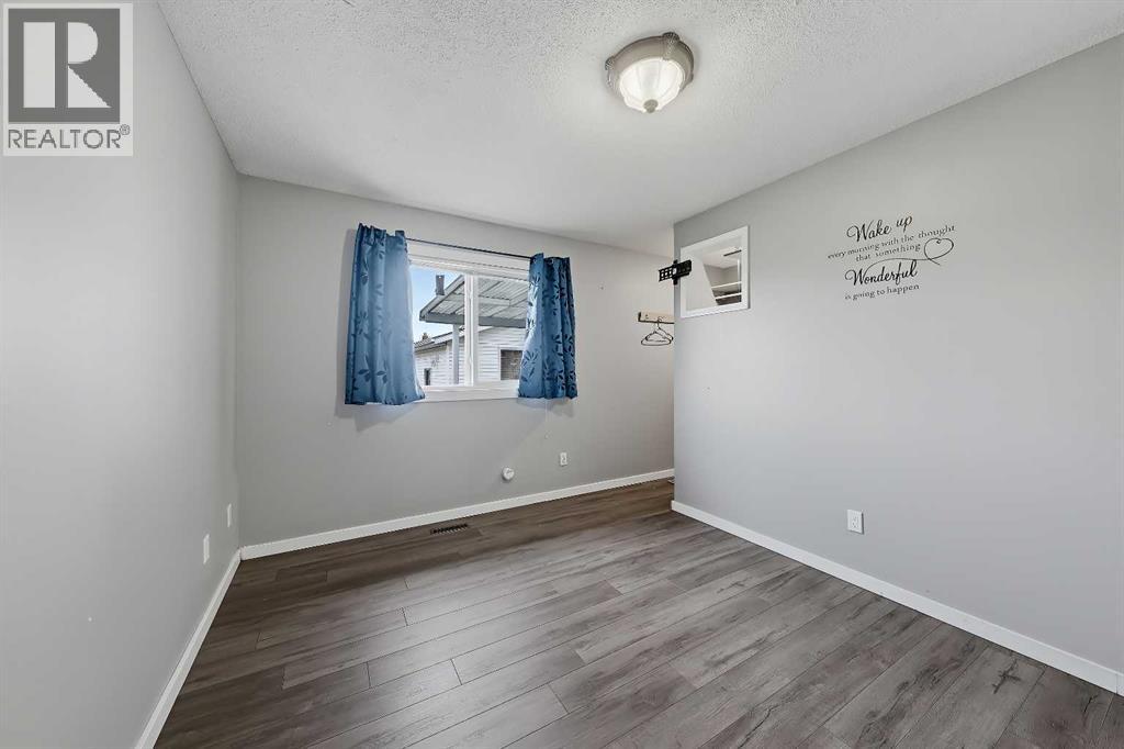 935 Madeira Way NE, Calgary — photo 15