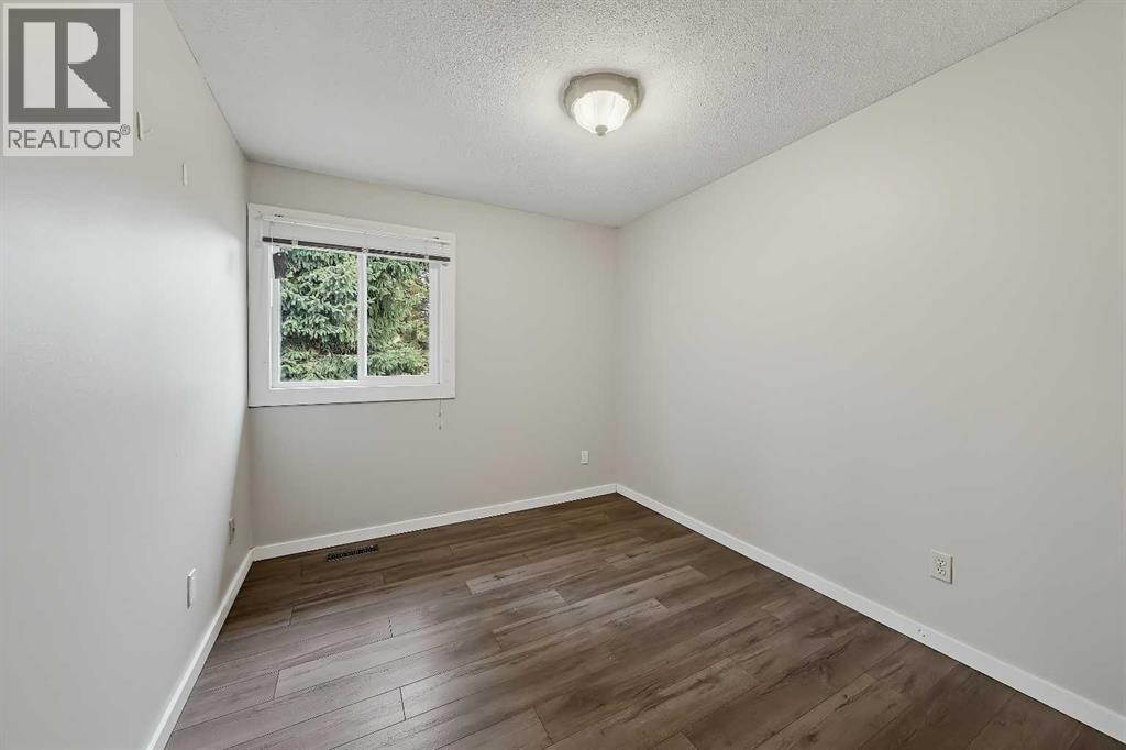 935 Madeira Way NE, Calgary — photo 20