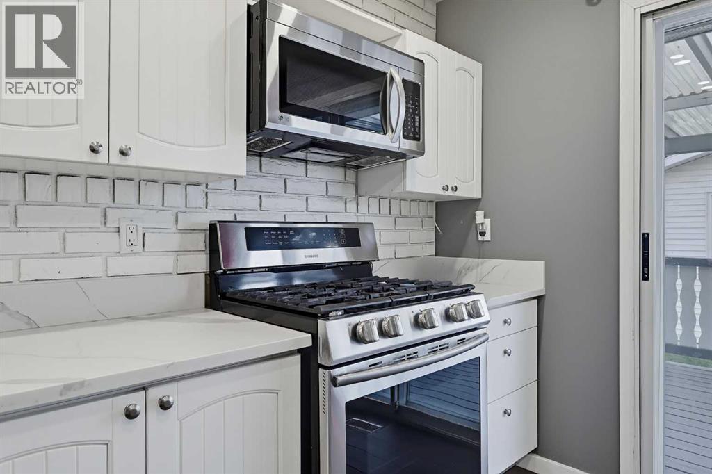 935 Madeira Way NE, Calgary — photo 10