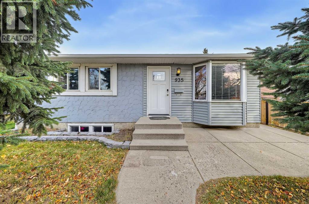 935 Madeira Way NE, Calgary