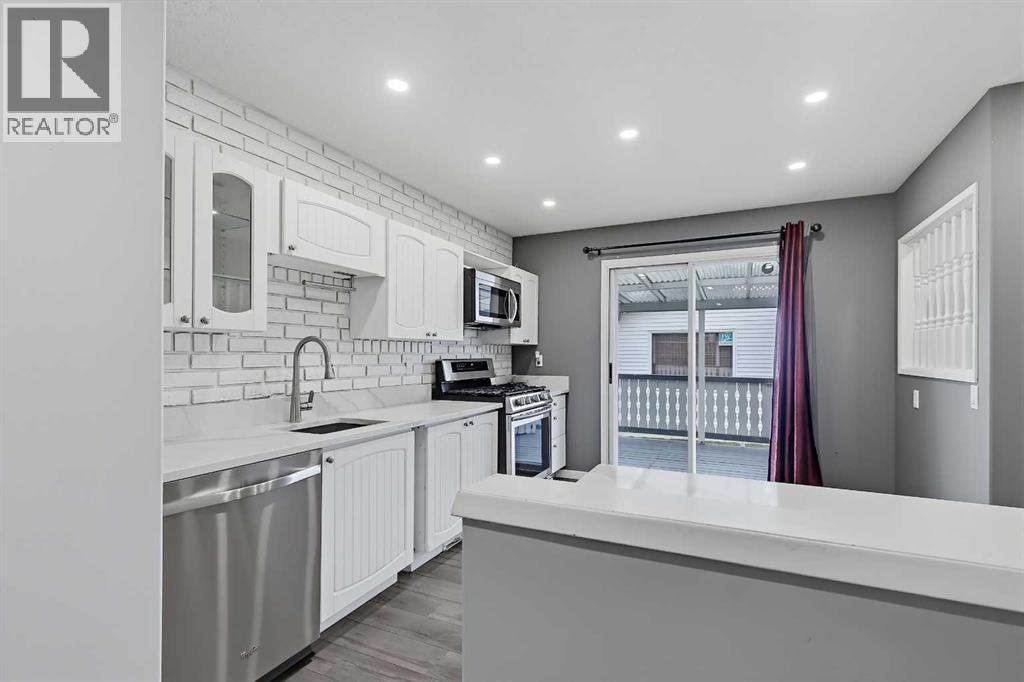 935 Madeira Way NE, Calgary — photo 5