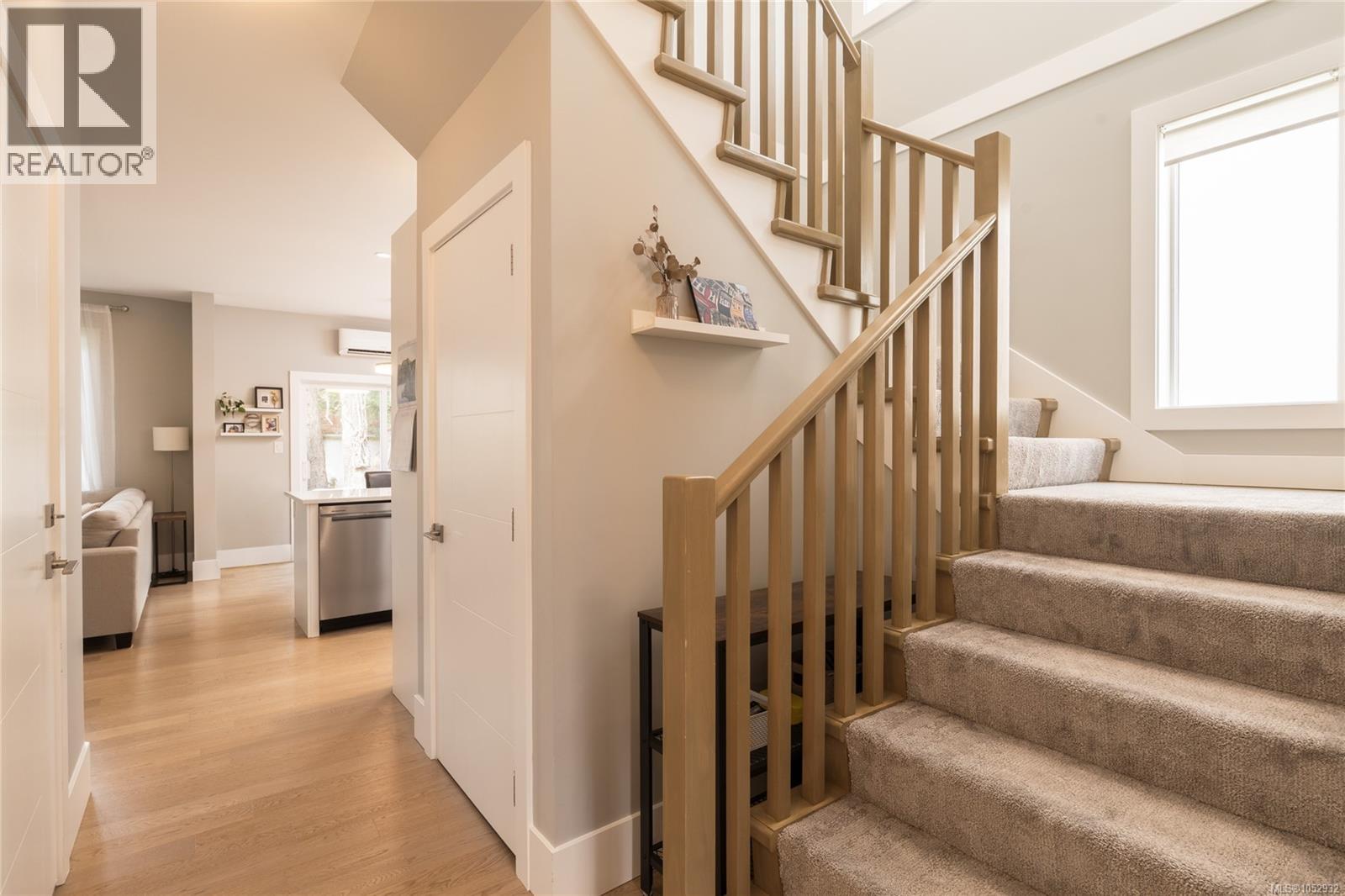 2 3031 Jackson St, Victoria - Image 1