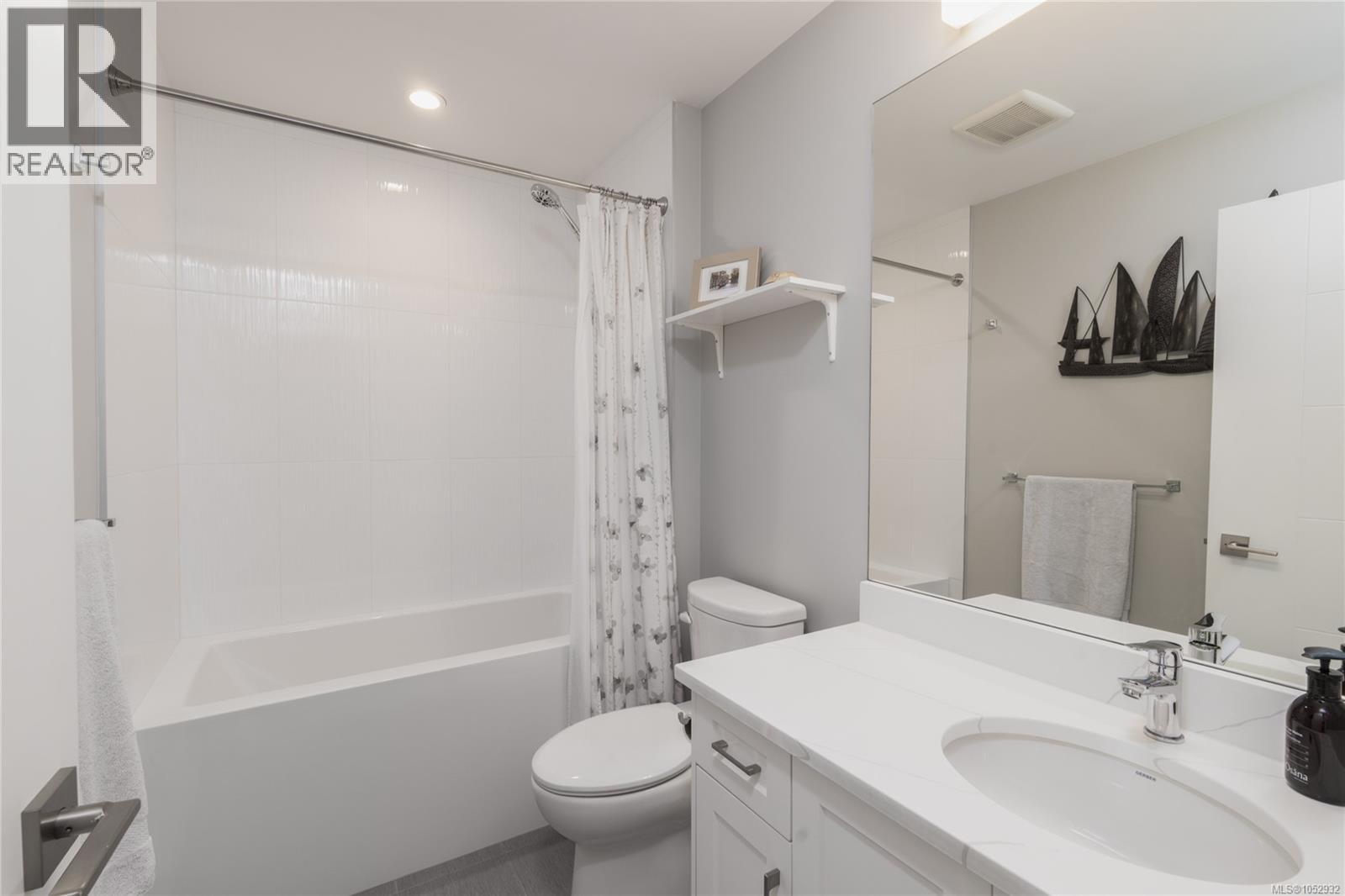2 3031 Jackson St, Victoria - Image 1