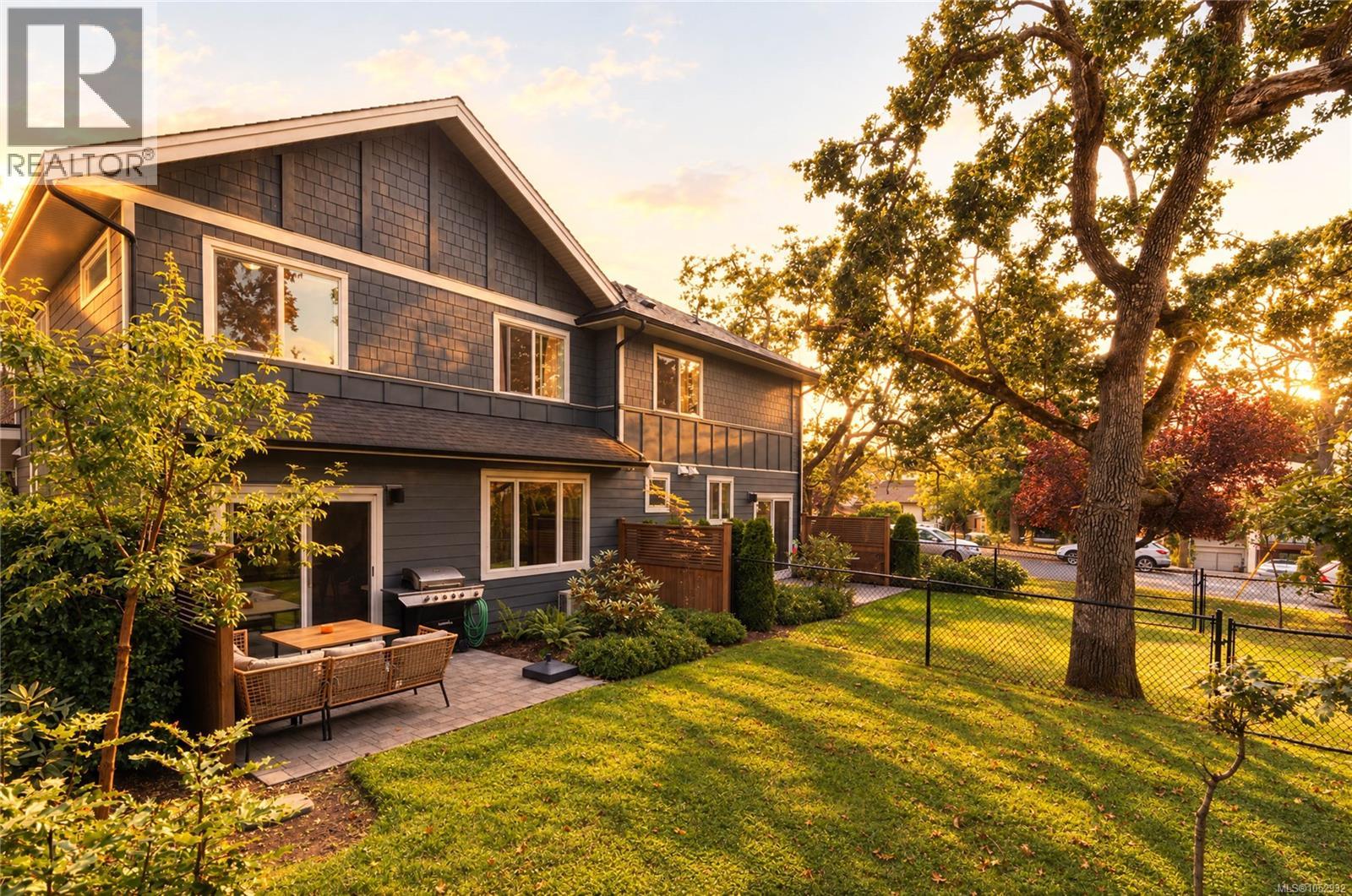 2 3031 Jackson St, Victoria - Image 1