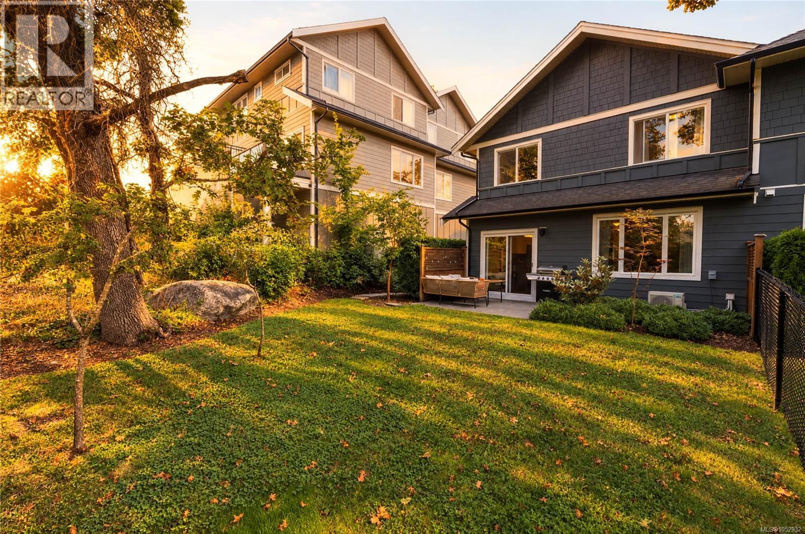 2 3031 Jackson St, Victoria - Image 1