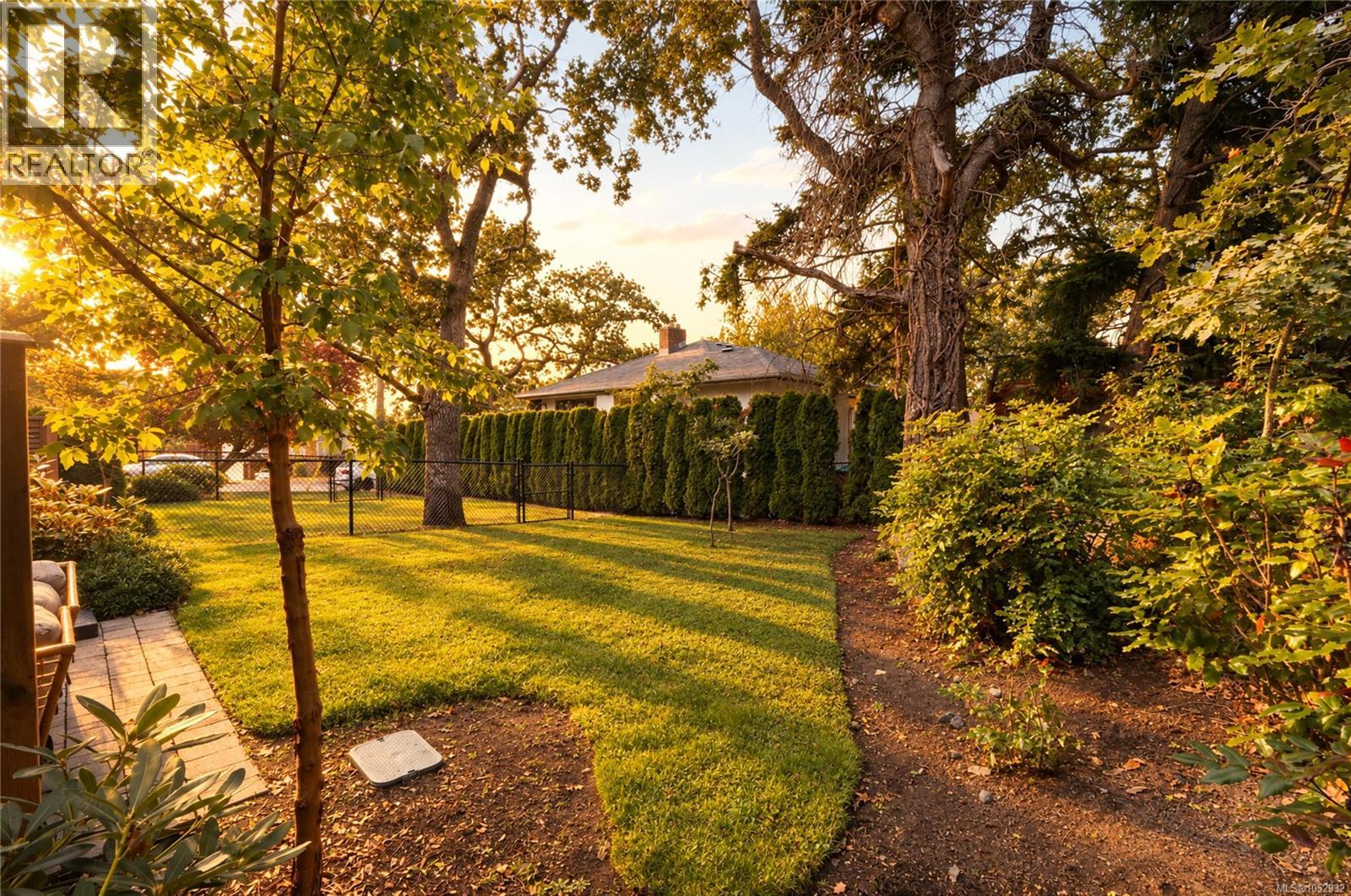 2 3031 Jackson St, Victoria - Image 1