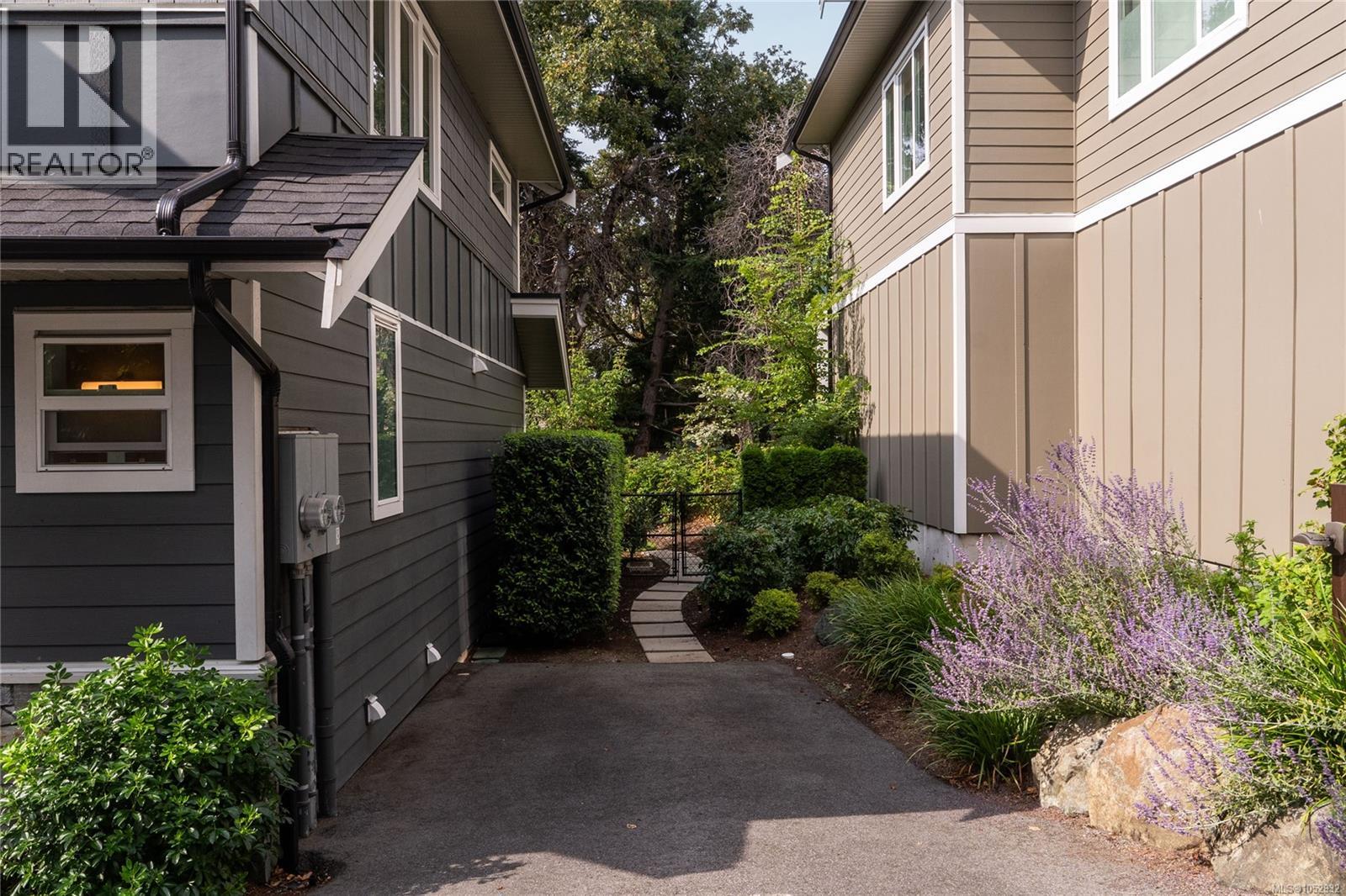 2 3031 Jackson St, Victoria - Image 1