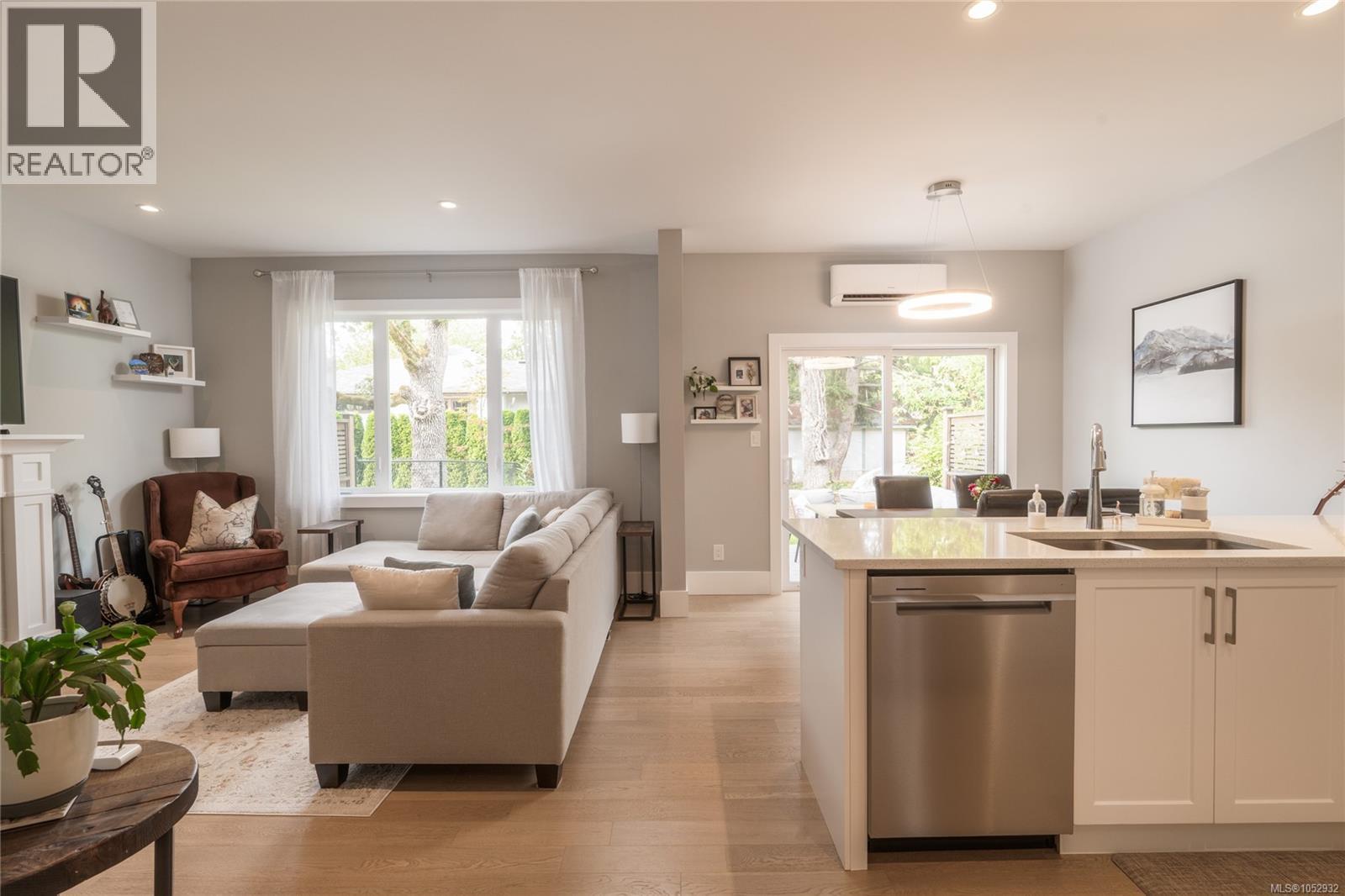 2 3031 Jackson St, Victoria - Image 1