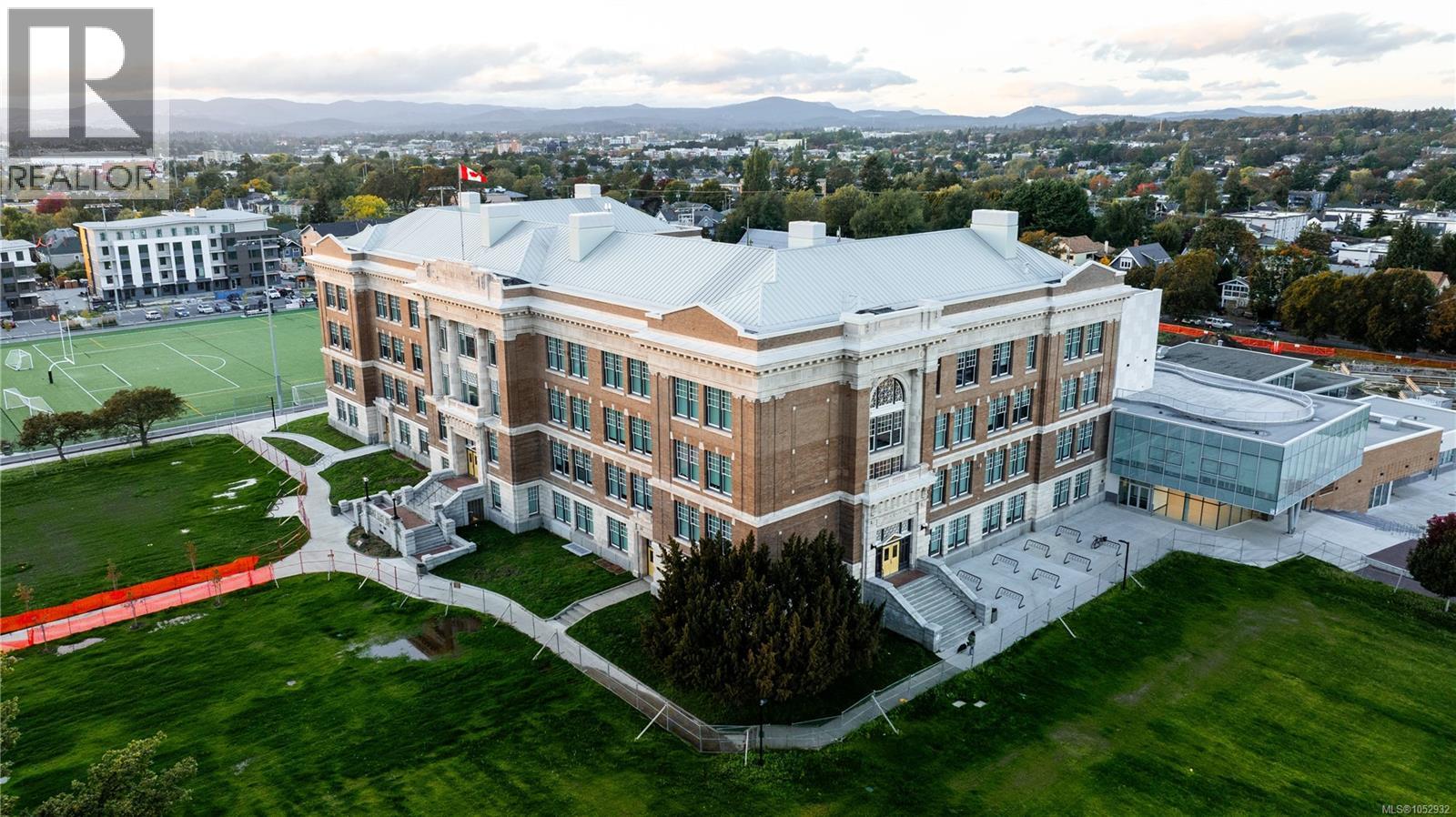 2 3031 Jackson St, Victoria - Image 1