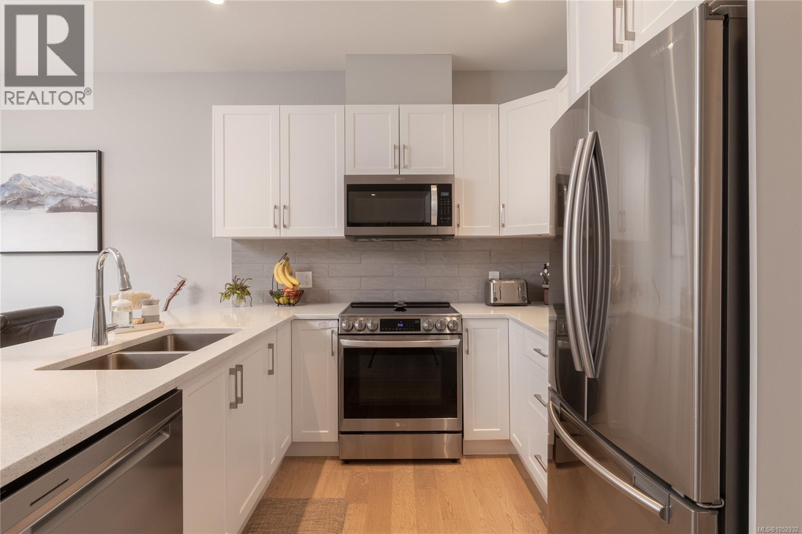 2 3031 Jackson St, Victoria - Image 1