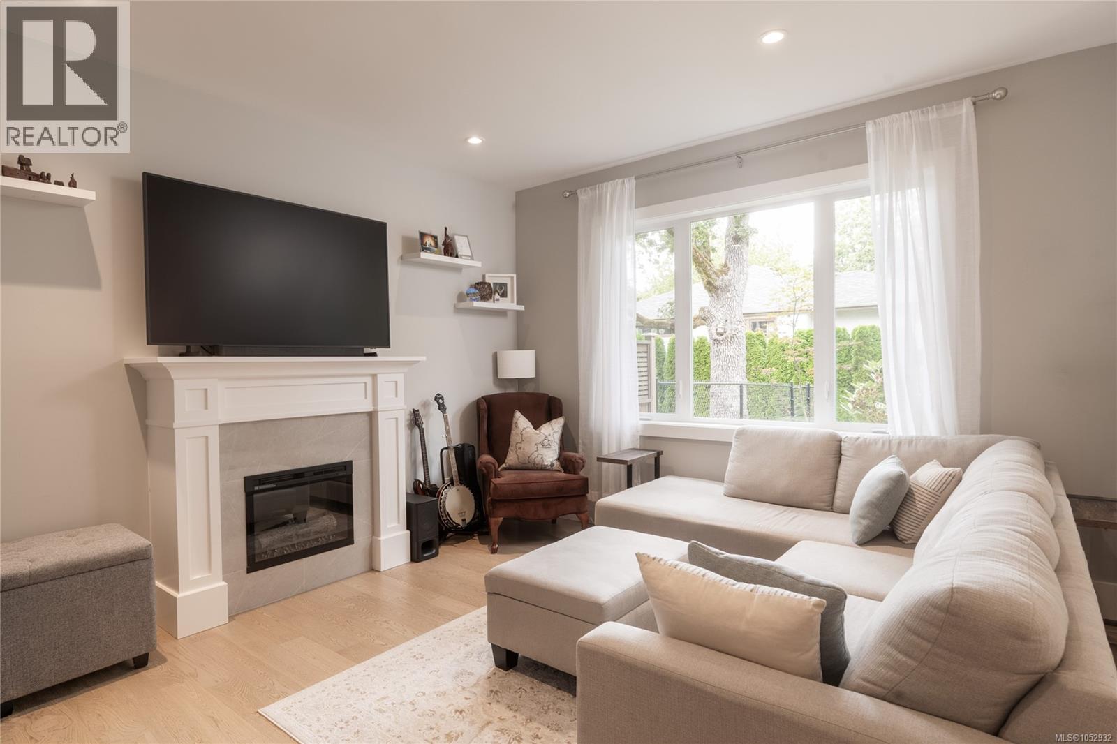 2 3031 Jackson St, Victoria - Image 1