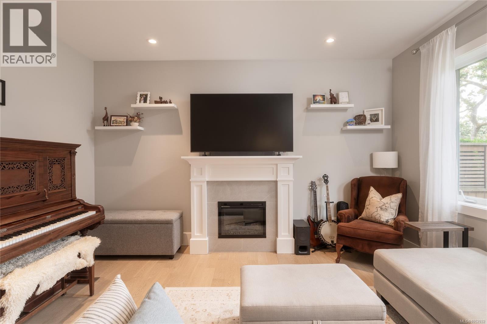 2 3031 Jackson St, Victoria - Image 1