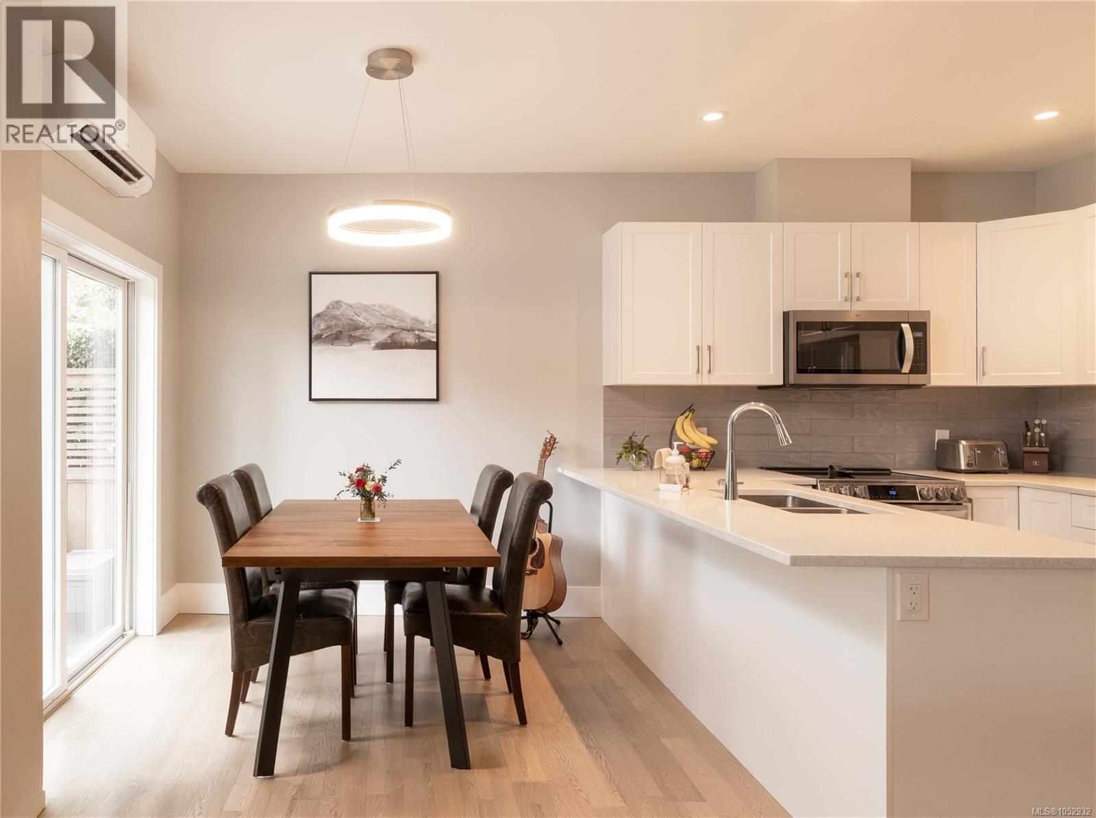 2 3031 Jackson St, Victoria - Image 1