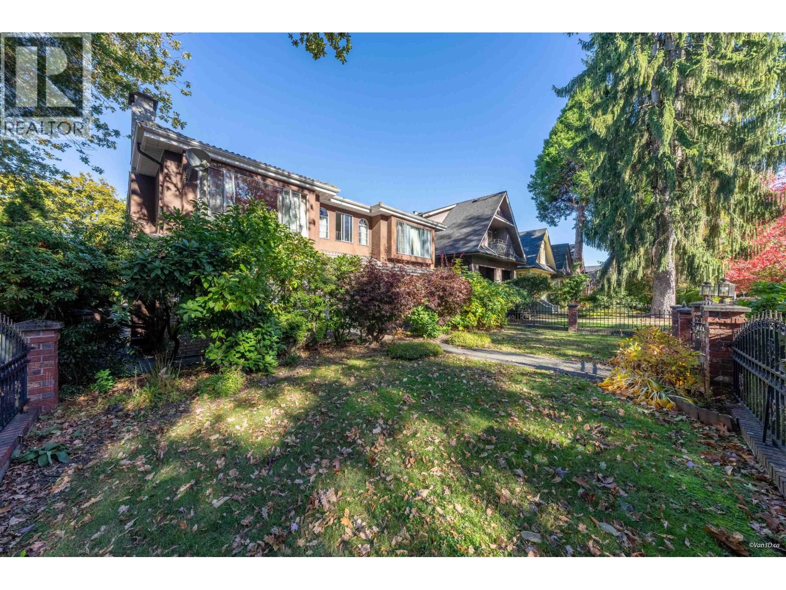 195 W 17TH AVENUE, Vancouver - Image 1