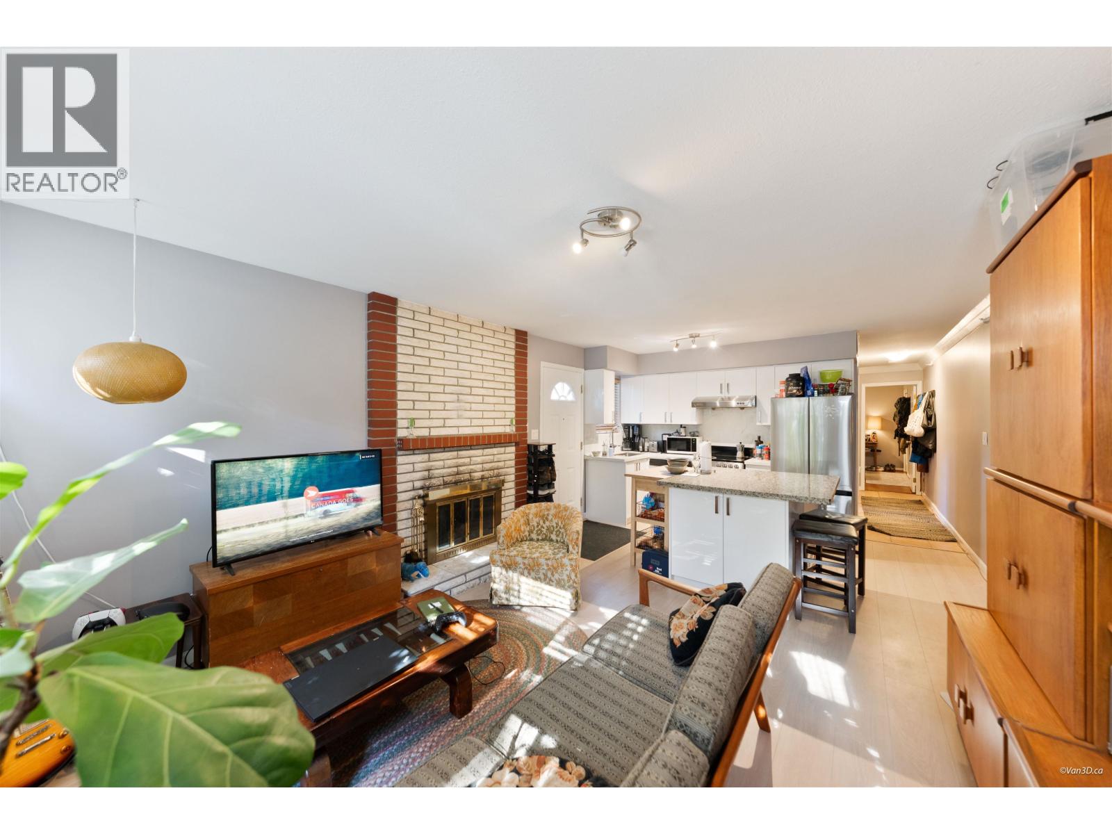 195 W 17TH AVENUE, Vancouver - Image 1