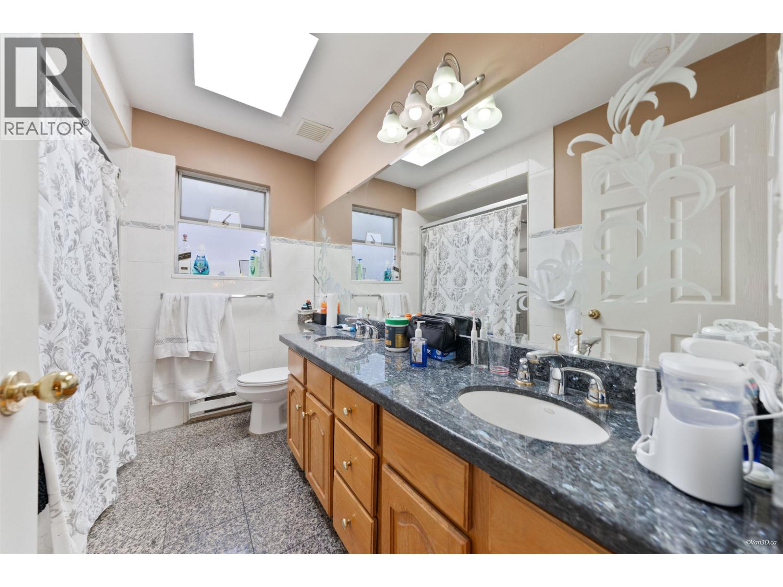 195 W 17TH AVENUE, Vancouver - Image 1