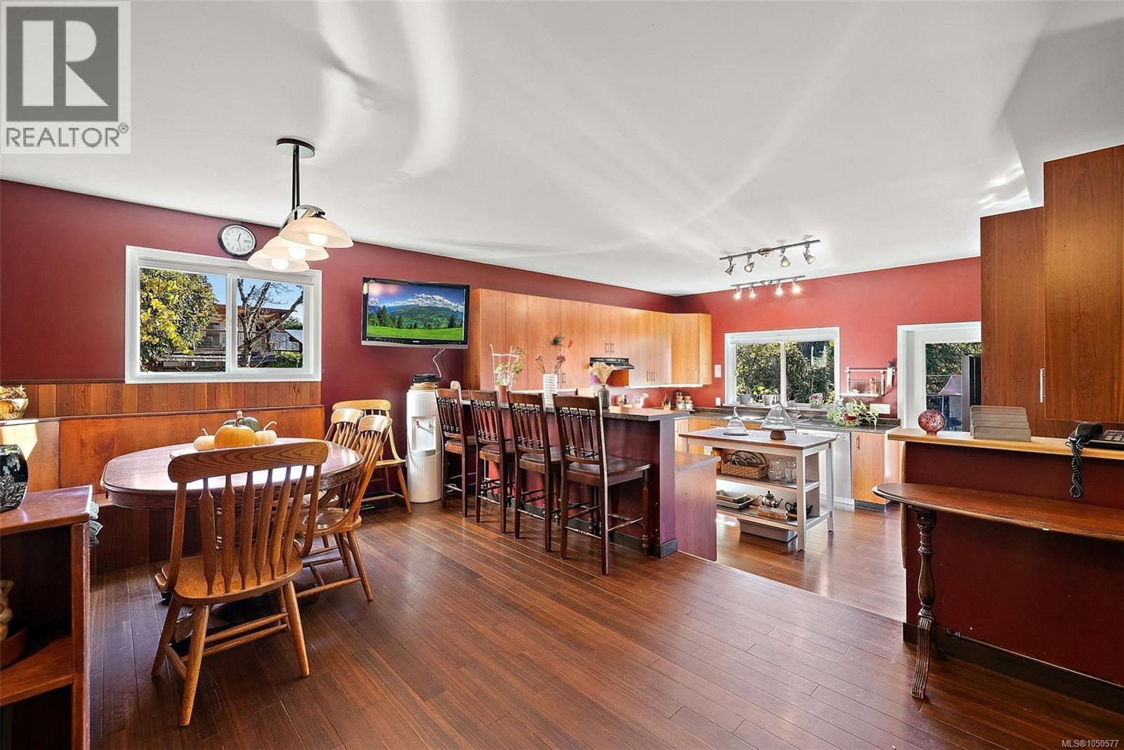1321 Prillaman Ave, Saanich - Image 1