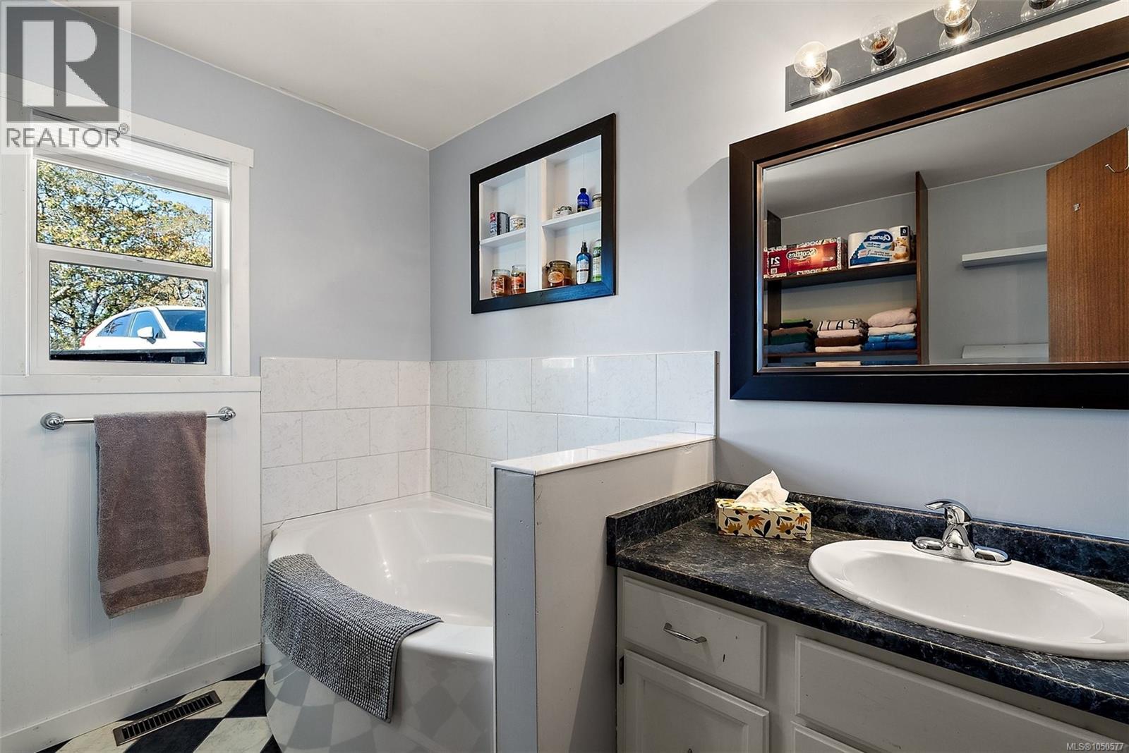 1321 Prillaman Ave, Saanich - Image 1