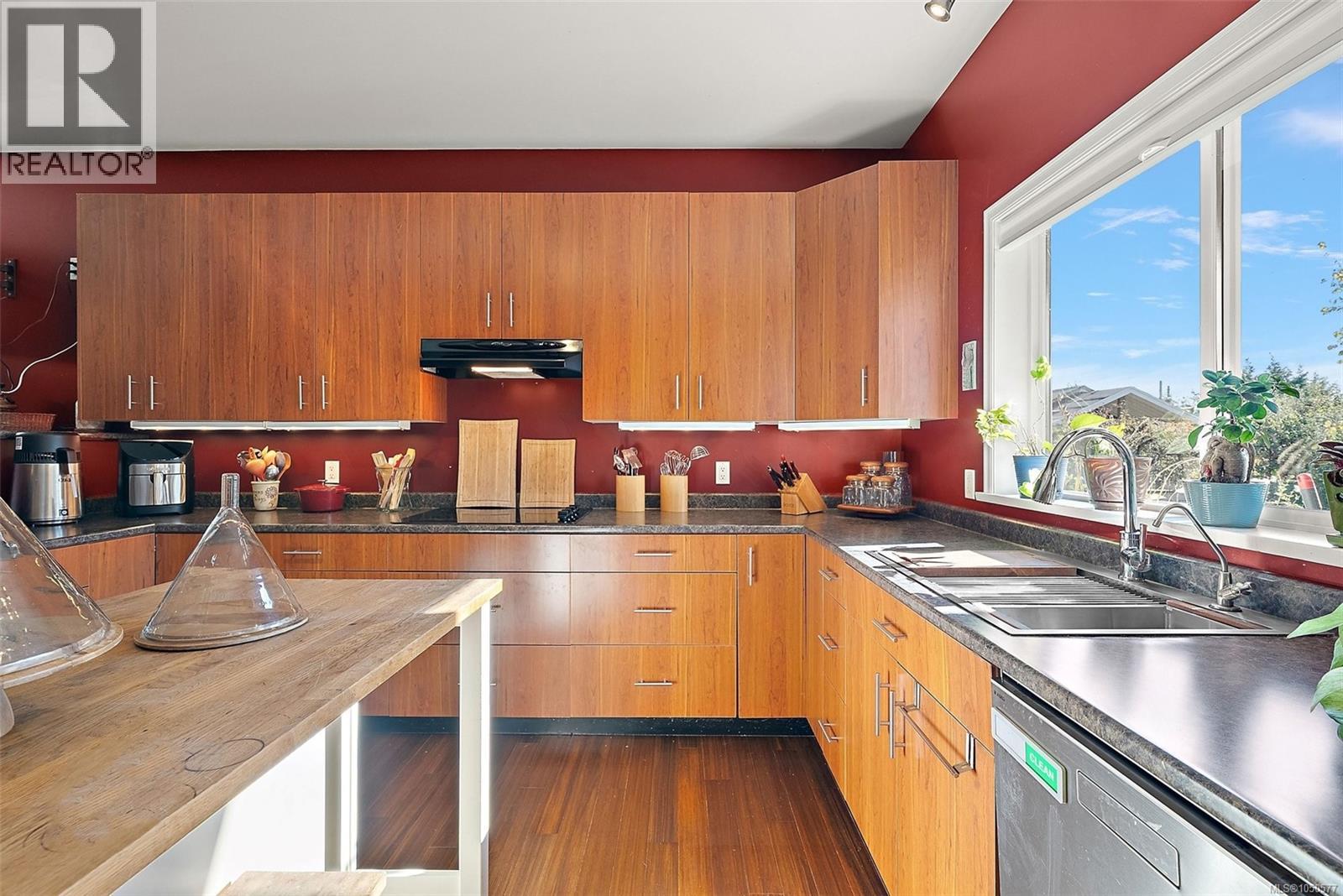 1321 Prillaman Ave, Saanich - Image 1