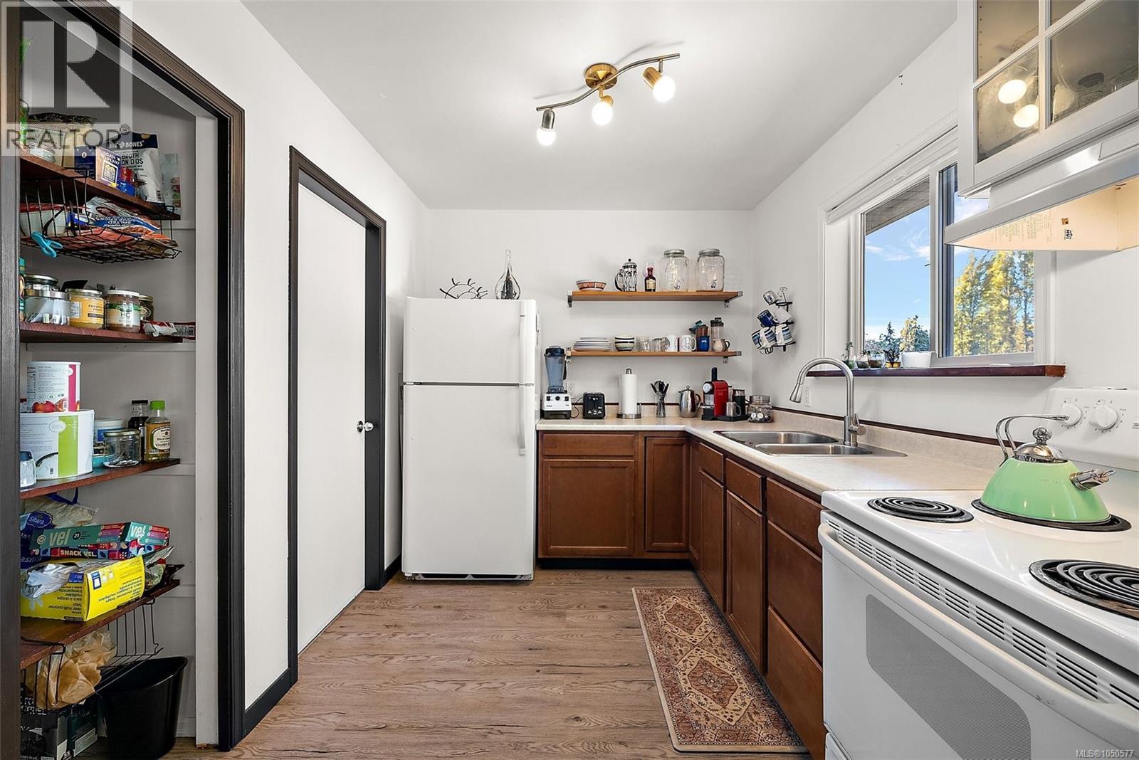 1321 Prillaman Ave, Saanich - Image 1