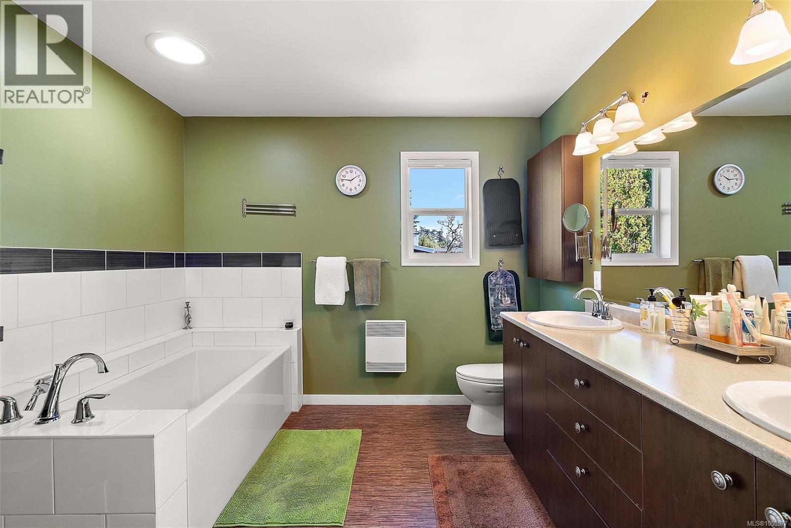 1321 Prillaman Ave, Saanich - Image 1