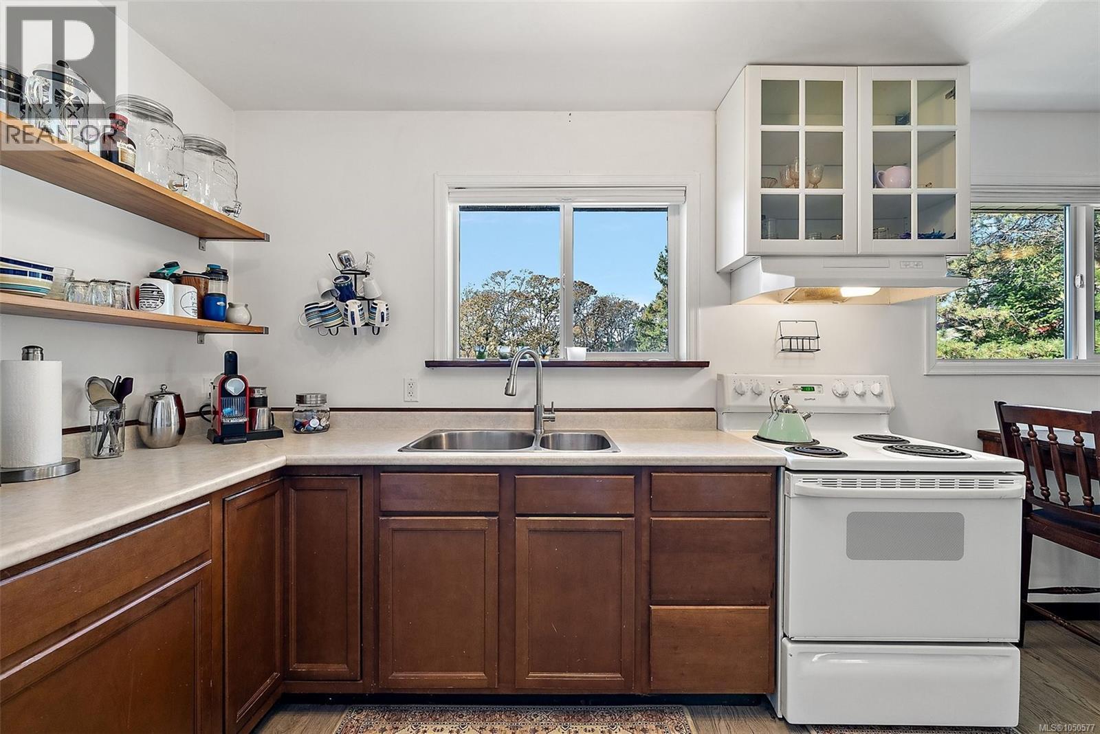 1321 Prillaman Ave, Saanich - Image 1