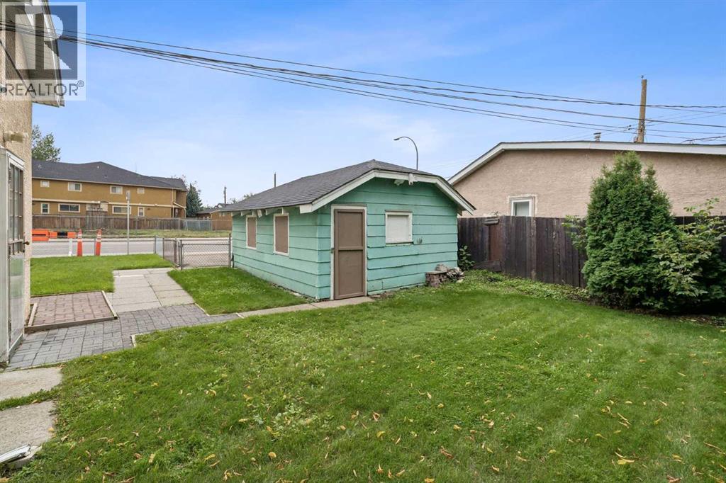 263 19 Avenue NE, Calgary — photo 22