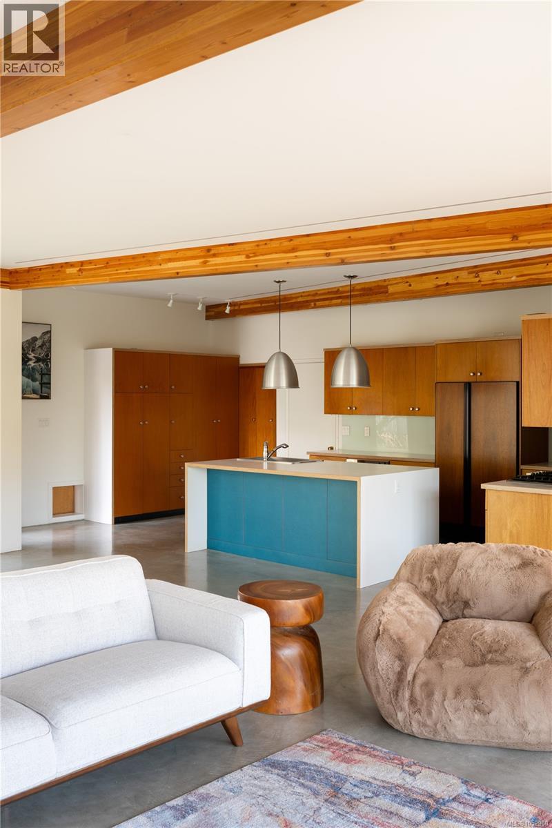 3190 EXETER Rd, Oak Bay - Image 1