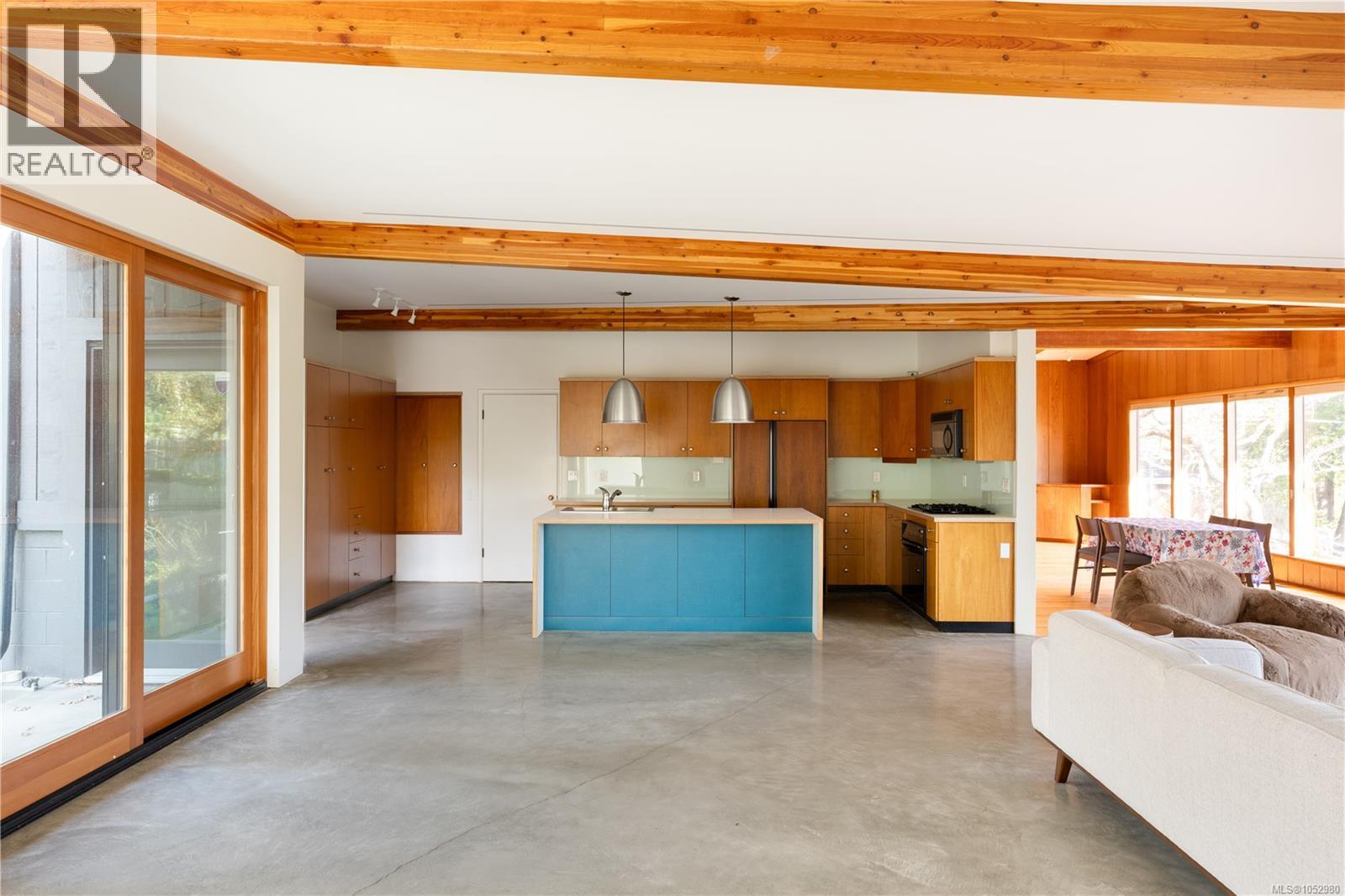 3190 EXETER Rd, Oak Bay - Image 1
