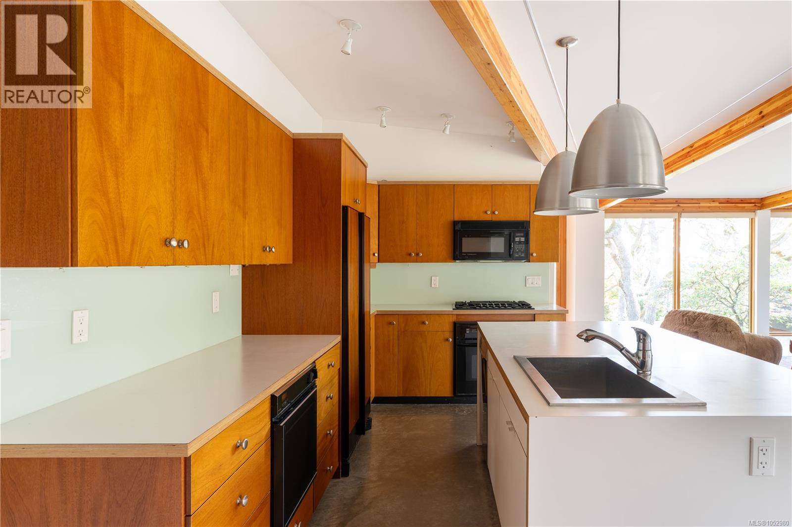 3190 EXETER Rd, Oak Bay - Image 1