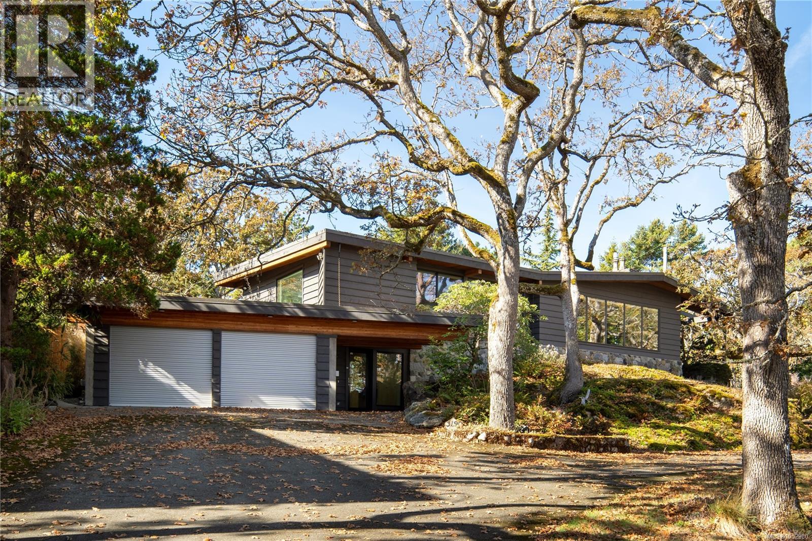 3190 EXETER Rd, Oak Bay - Image 1