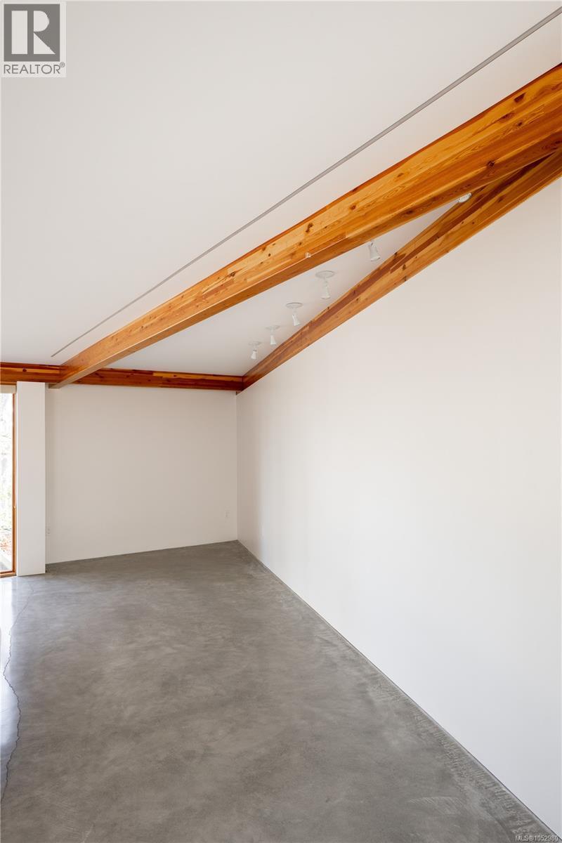 3190 EXETER Rd, Oak Bay - Image 1