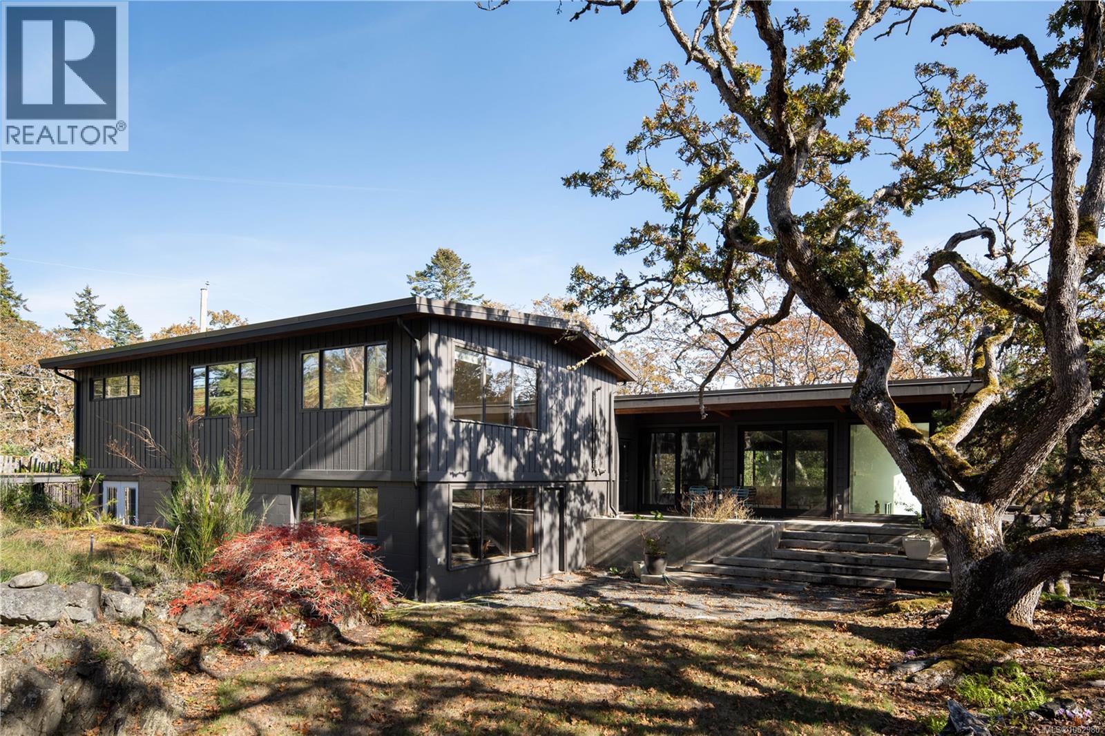 3190 EXETER Rd, Oak Bay - Image 1