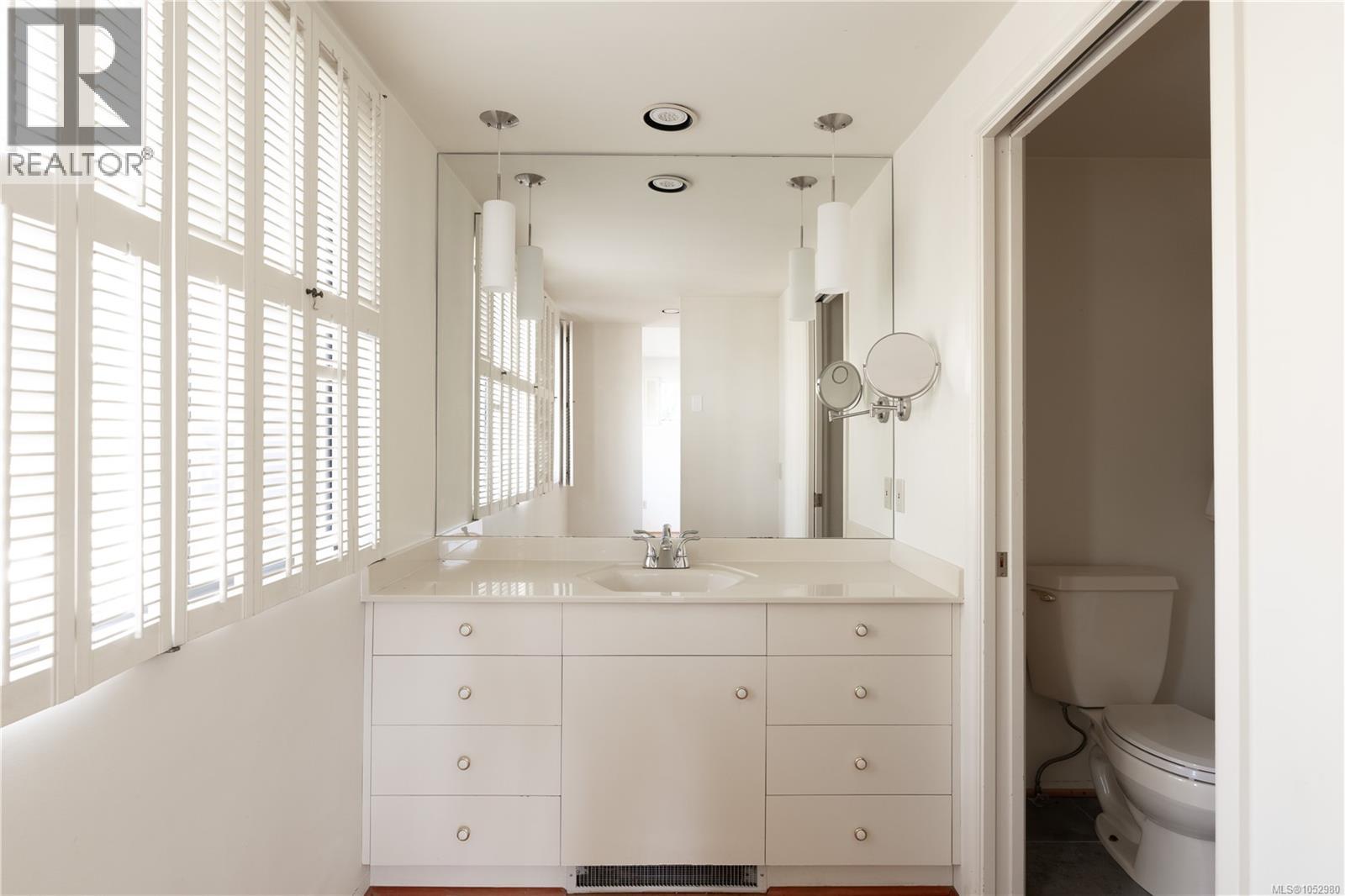 3190 EXETER Rd, Oak Bay - Image 1
