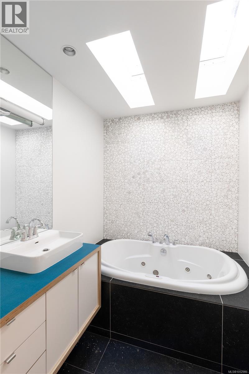 3190 EXETER Rd, Oak Bay - Image 1