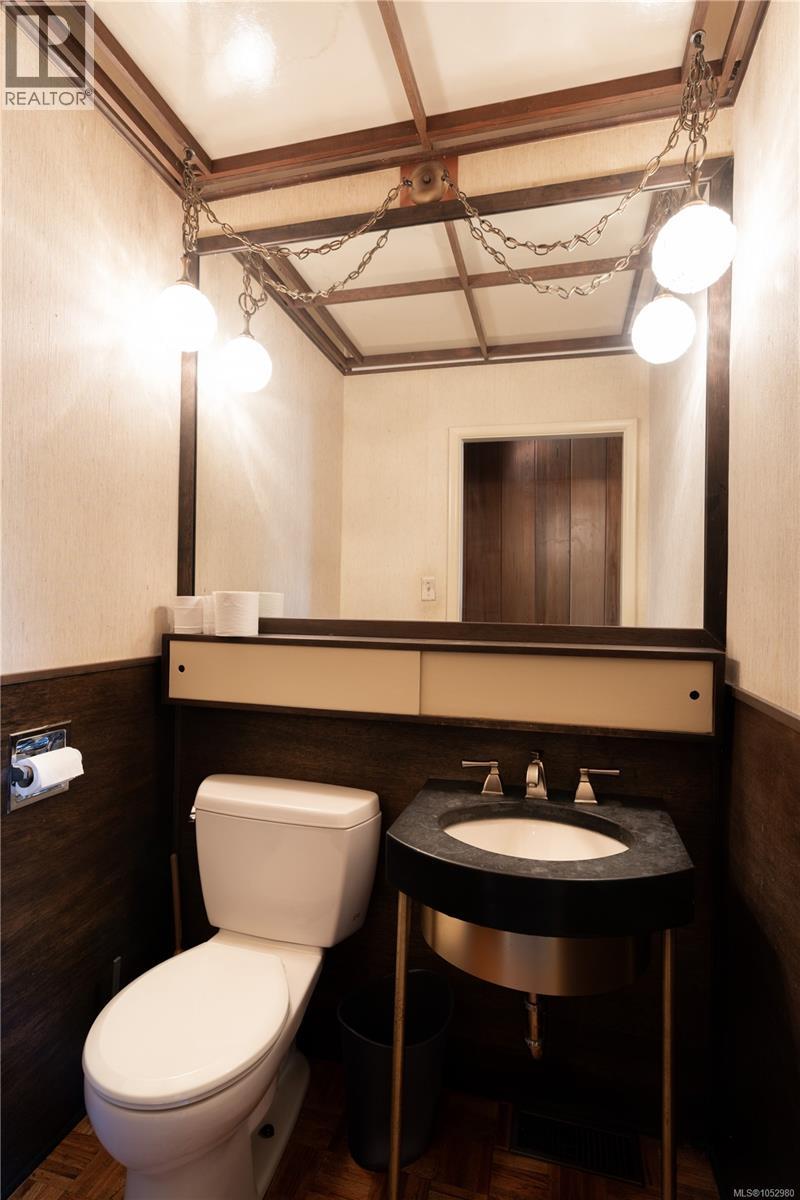 3190 EXETER Rd, Oak Bay - Image 1