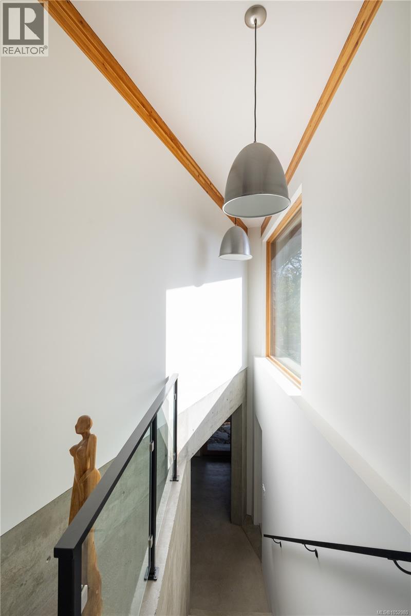 3190 EXETER Rd, Oak Bay - Image 1