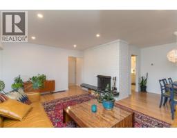 1287 Filmer Rd, Saanich, BC V8P1W5 Photo 14