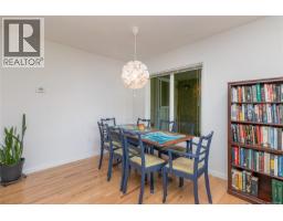 1287 Filmer Rd, Saanich, BC V8P1W5 Photo 16