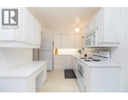 1287 Filmer Rd, Saanich, BC V8P1W5 Photo 18