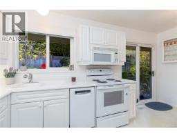 1287 Filmer Rd, Saanich, BC V8P1W5 Photo 20