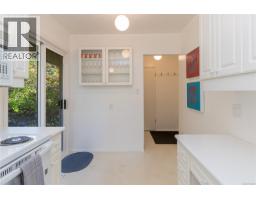 1287 Filmer Rd, Saanich, BC V8P1W5 Photo 21