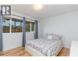 1287 Filmer Rd, Saanich, BC V8P1W5 Photo 22