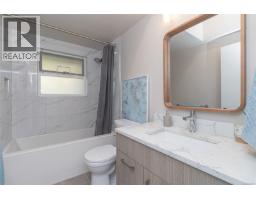 1287 Filmer Rd, Saanich, BC V8P1W5 Photo 25