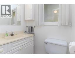 1287 Filmer Rd, Saanich, BC V8P1W5 Photo 28