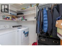 1287 Filmer Rd, Saanich, BC V8P1W5 Photo 31